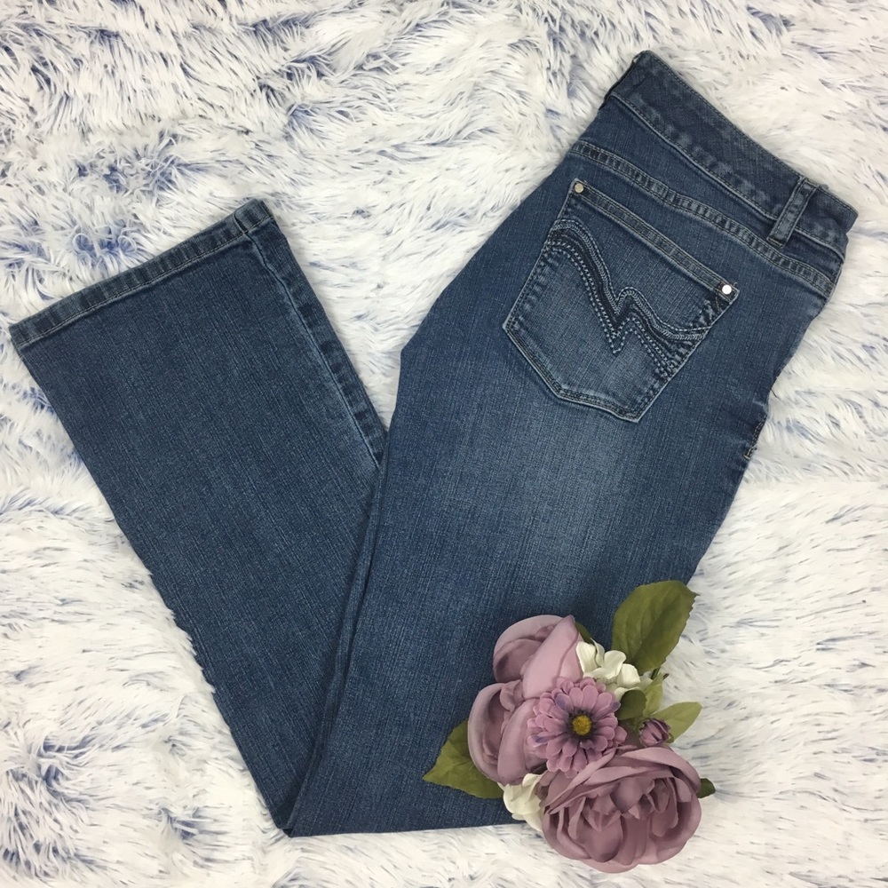 White House Black Market Blanc Bootcut 2Sx29